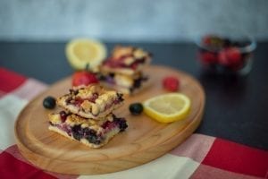 Quarantine Desserts: Berry Crumble Bars