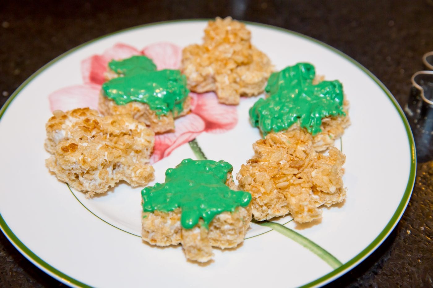 #1 St. Paddy's Day Food Ideas: Easy Shamrock Rice Krispies IMG 6206 scaled