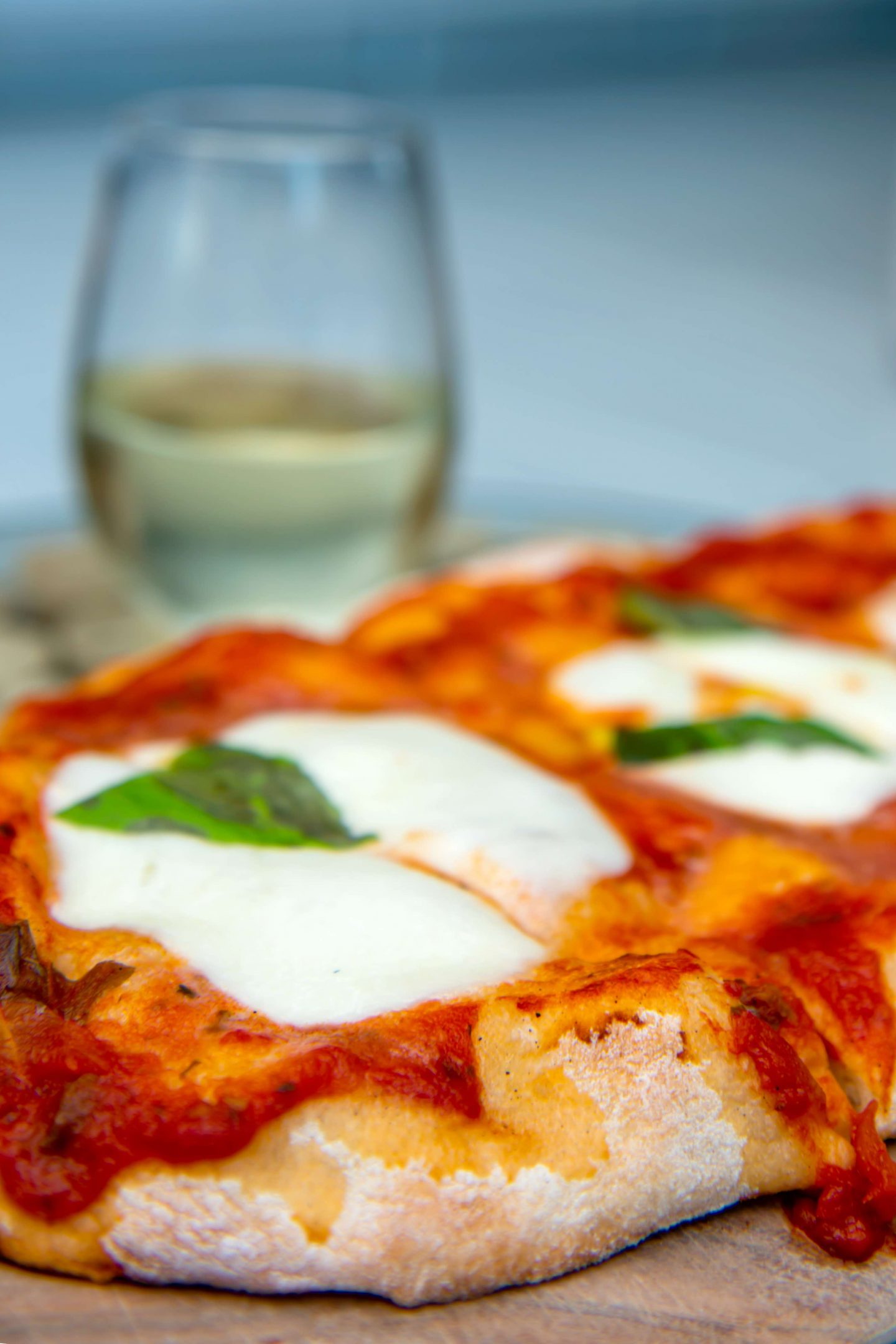 The Best Summer 2021 Rooftops in NYC: Sandbar Sandbar - Margherita Flatbread with White Wine; best summer 2021 rooftops in NYC