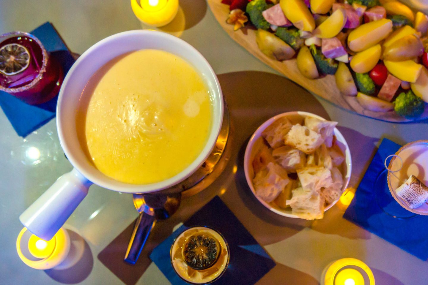 The Best Winter Rooftop Bars in NYC in 2022: Sandbar Sandbar Fondue and Cocktails. Best Winter Rooftop Bars in NYC. Sandbar Rooftop.