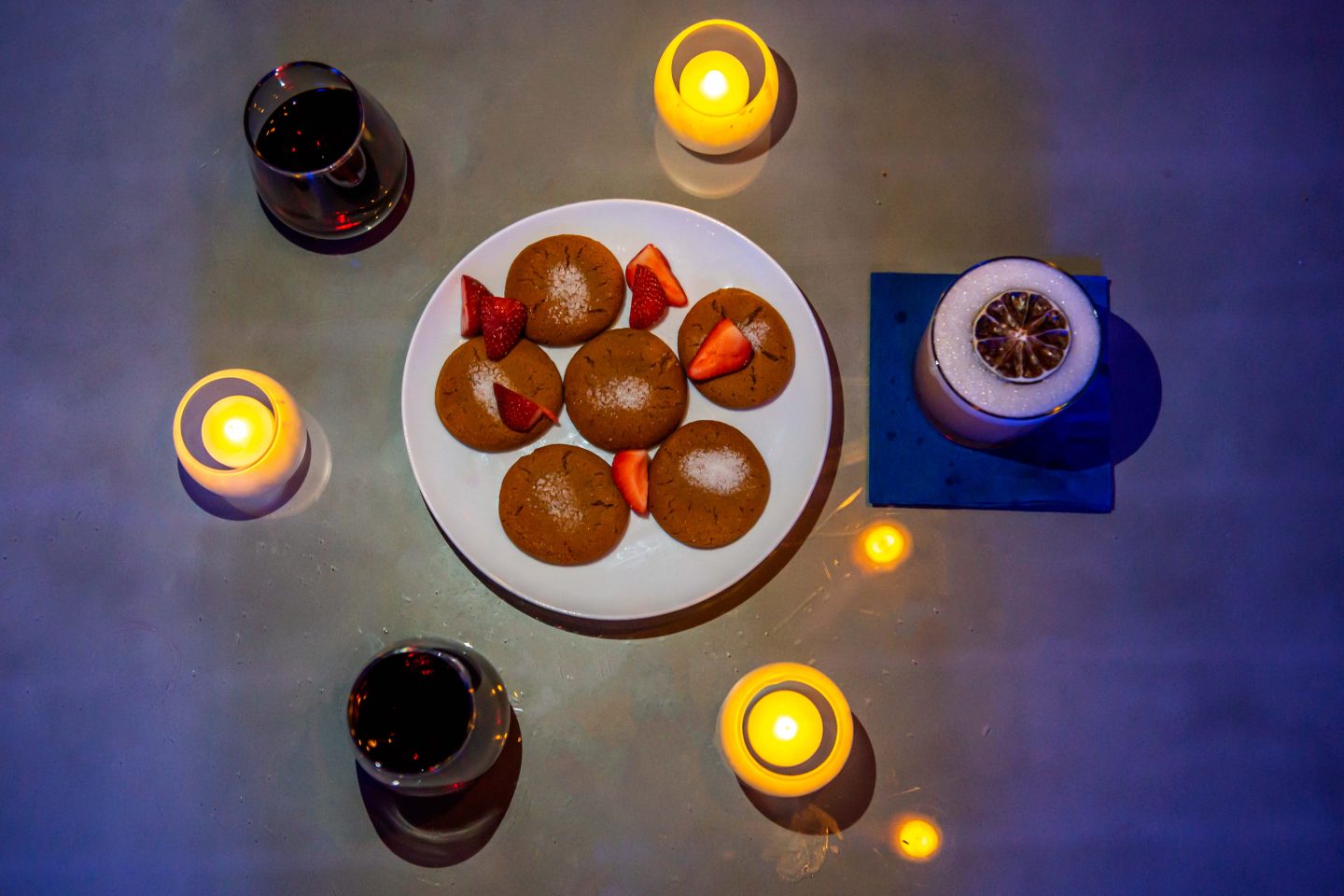 The Best Winter Rooftop Bars in NYC in 2022: Sandbar Sandbar Wine, Cocktail and Gingerbread Cookies. Best Winter Rooftop Bars in NYC. Sandbar Rooftop.