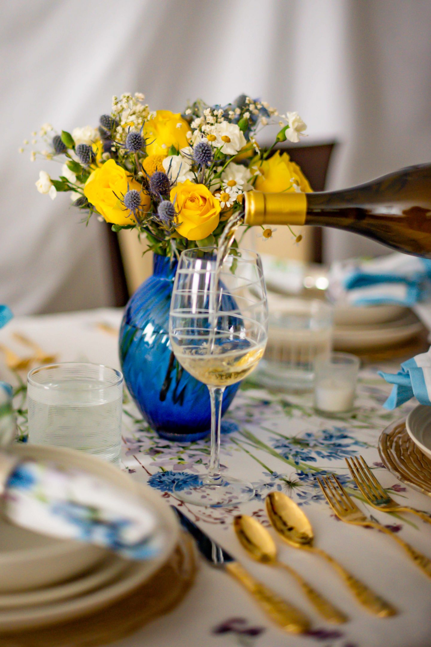Easy Mother's Day Ideas in 2022 with Mikasa Easy Mother's Day Ideas. Mikasa. Mother's Day tablescape. Mikasa Cheers. Mikasa tableware.