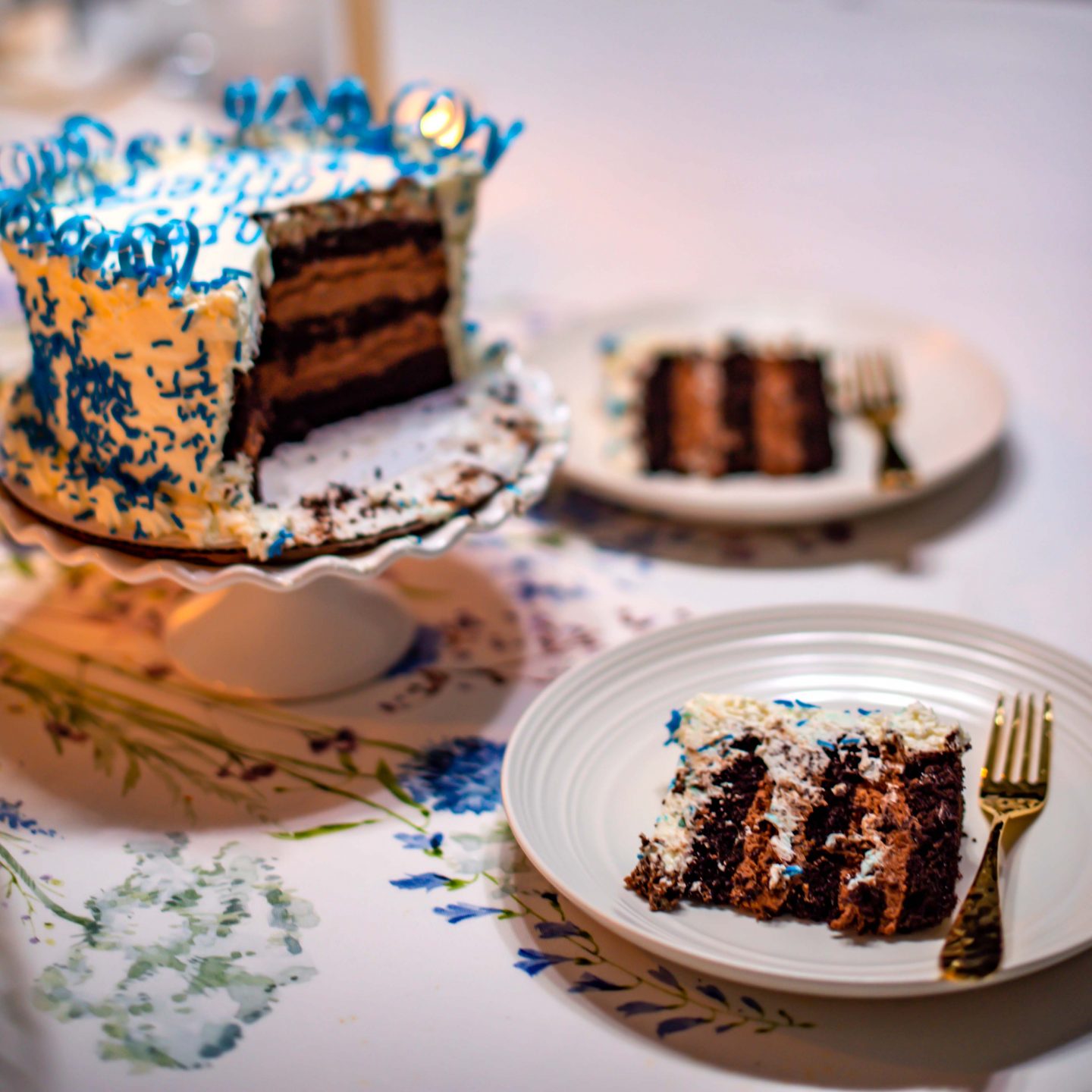 Easy Mother's Day Ideas in 2022 with Mikasa Easy Mother's Day Ideas. Mikasa. Mother's Day tablescape. Mikasa Cheers. Mikasa tableware. Mother's Day cake.