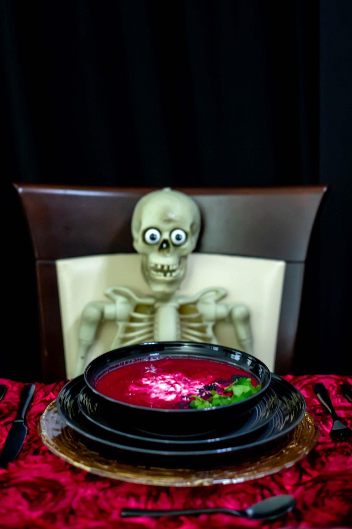 Beet Soup Recipe, Halloween Soup, Halloween Dinner Party, Burgundy Foods.