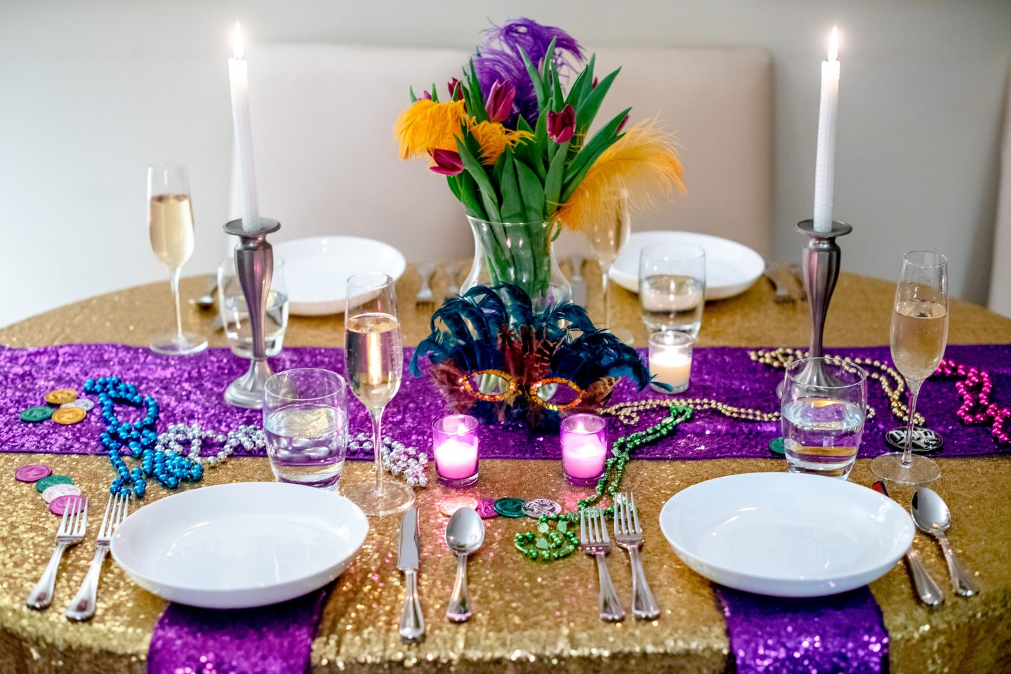 Ideas for a Mardi Gras Party. Mardi Gras decorations. Mardi Gras dinner party. Mardi Gras tablescape. 