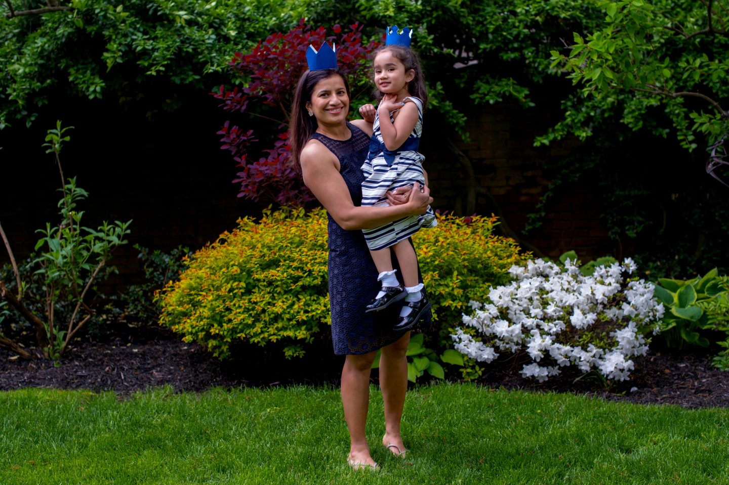Best Mother's Day Ideas. Mother and Daughter wearing dresses.