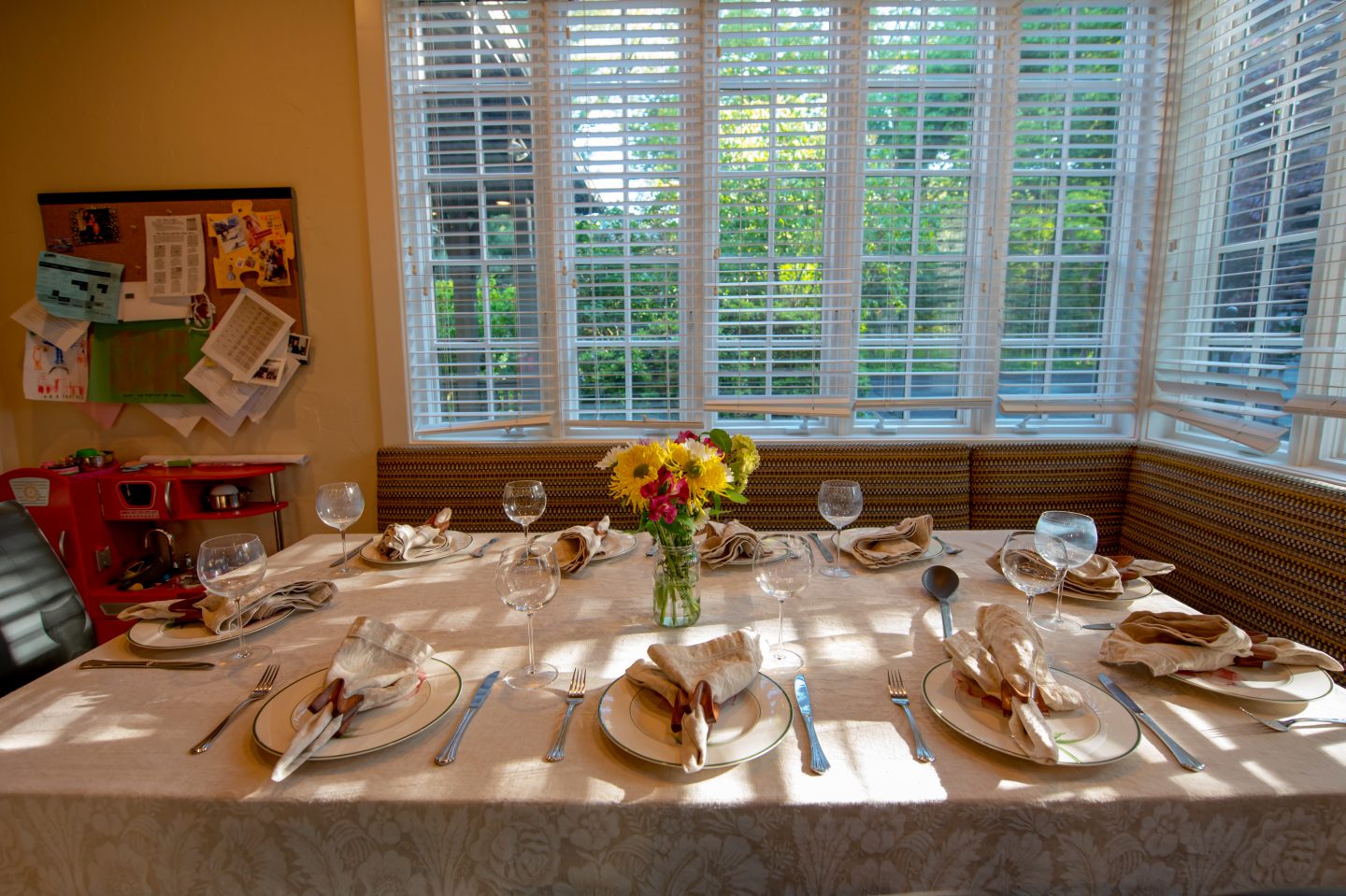 Best Mother's Day Ideas. Mother's Day tablescape. 