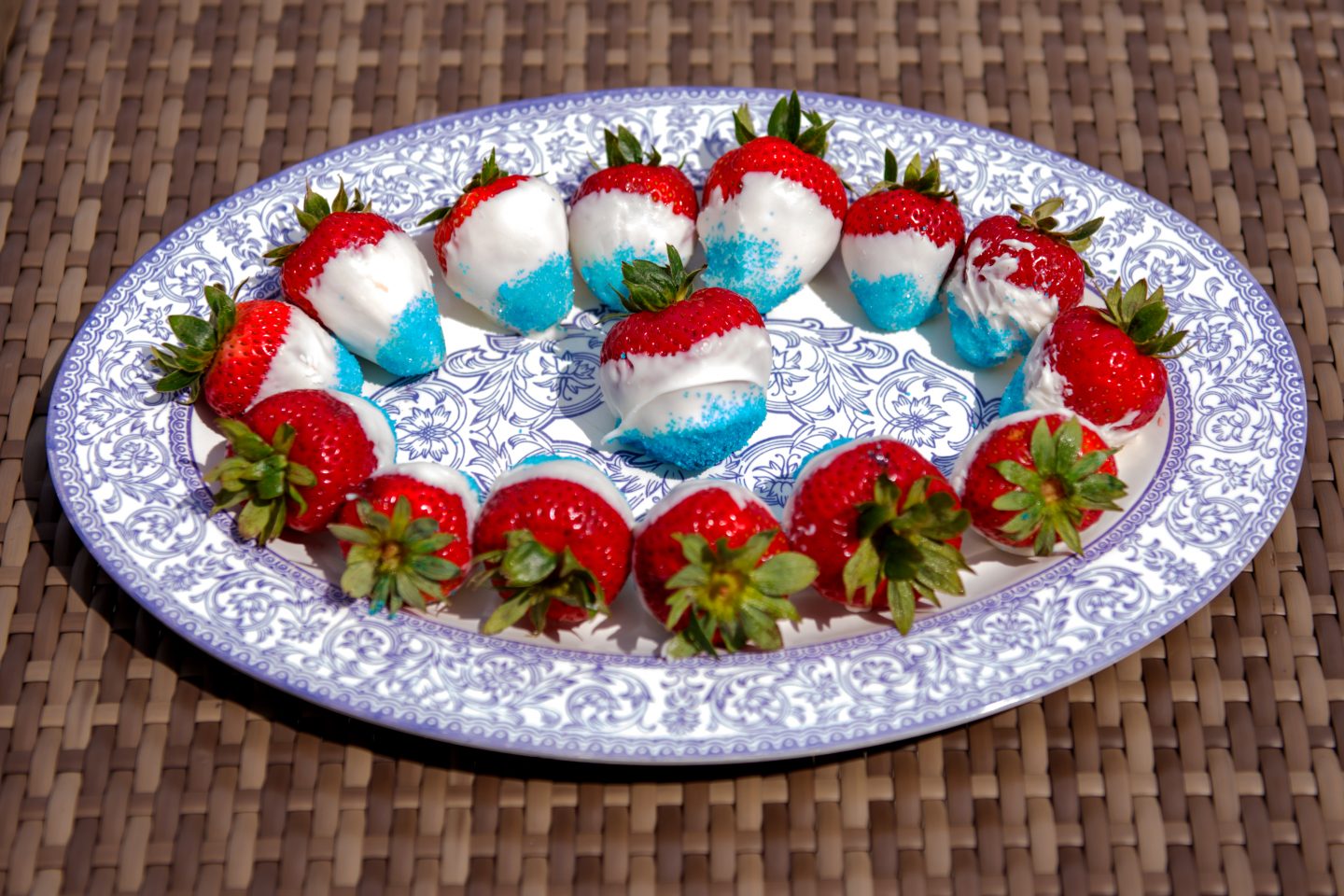 Memorial Day Dessert Ideas Featuring Red, White, and Blue. Dessert Ideas for Memorial Day.  Red, white and blue chocolate covered strawberries. 