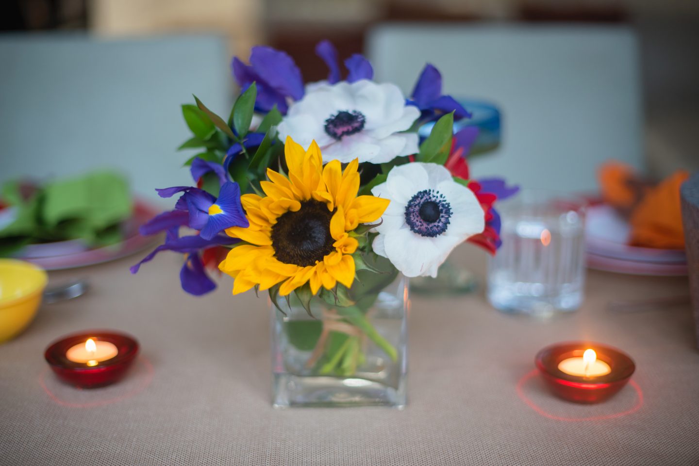 6 of the Best Cinco de Mayo Party Ideas for a Festive Celebration Best Cinco de Mayo Party Ideas. Cinco de Mayo tablescape. Flowers.