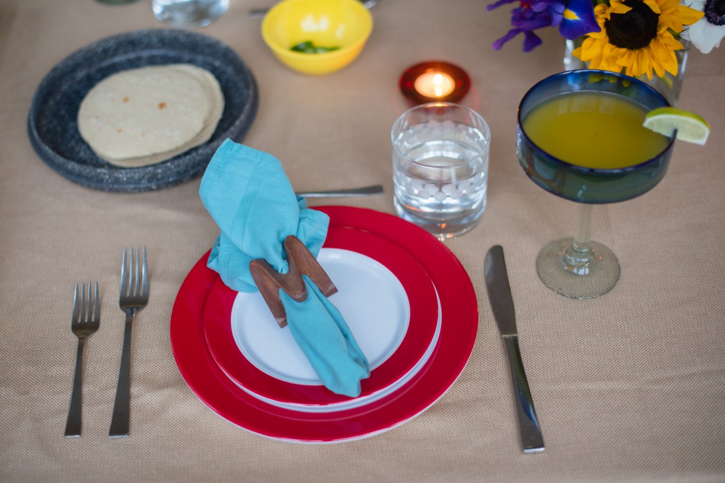 6 of the Best Cinco de Mayo Party Ideas for a Festive Celebration Best Cinco de Mayo Party Ideas. Cinco de Mayo tablescape. Place setting.