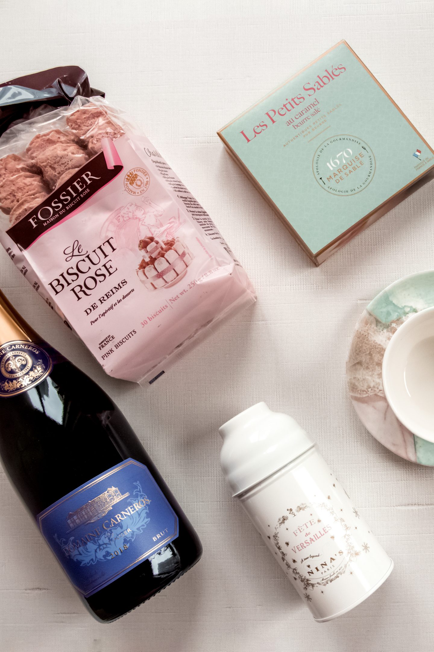 5 Best Reasons Why Domaine Carneros Brut is the Ultimate Mother's Day Gift Domaine Carneros Brut. Mother's Day Gift Ideas. Domaine Carneros Thé Chéri.