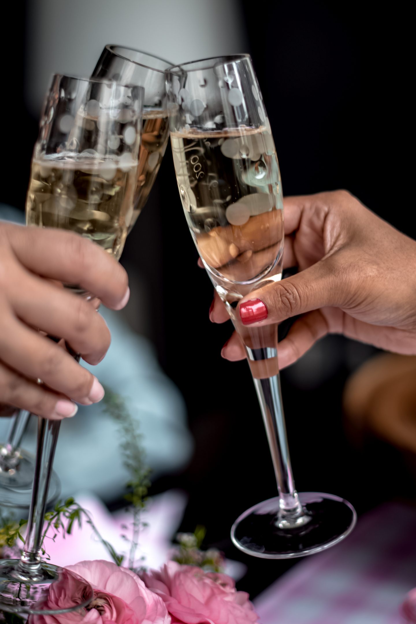 5 Best Reasons Why Domaine Carneros Brut is the Ultimate Mother's Day Gift Domaine Carneros Brut. Mother's Day Gift Ideas. Domaine Carneros Thé Chéri.