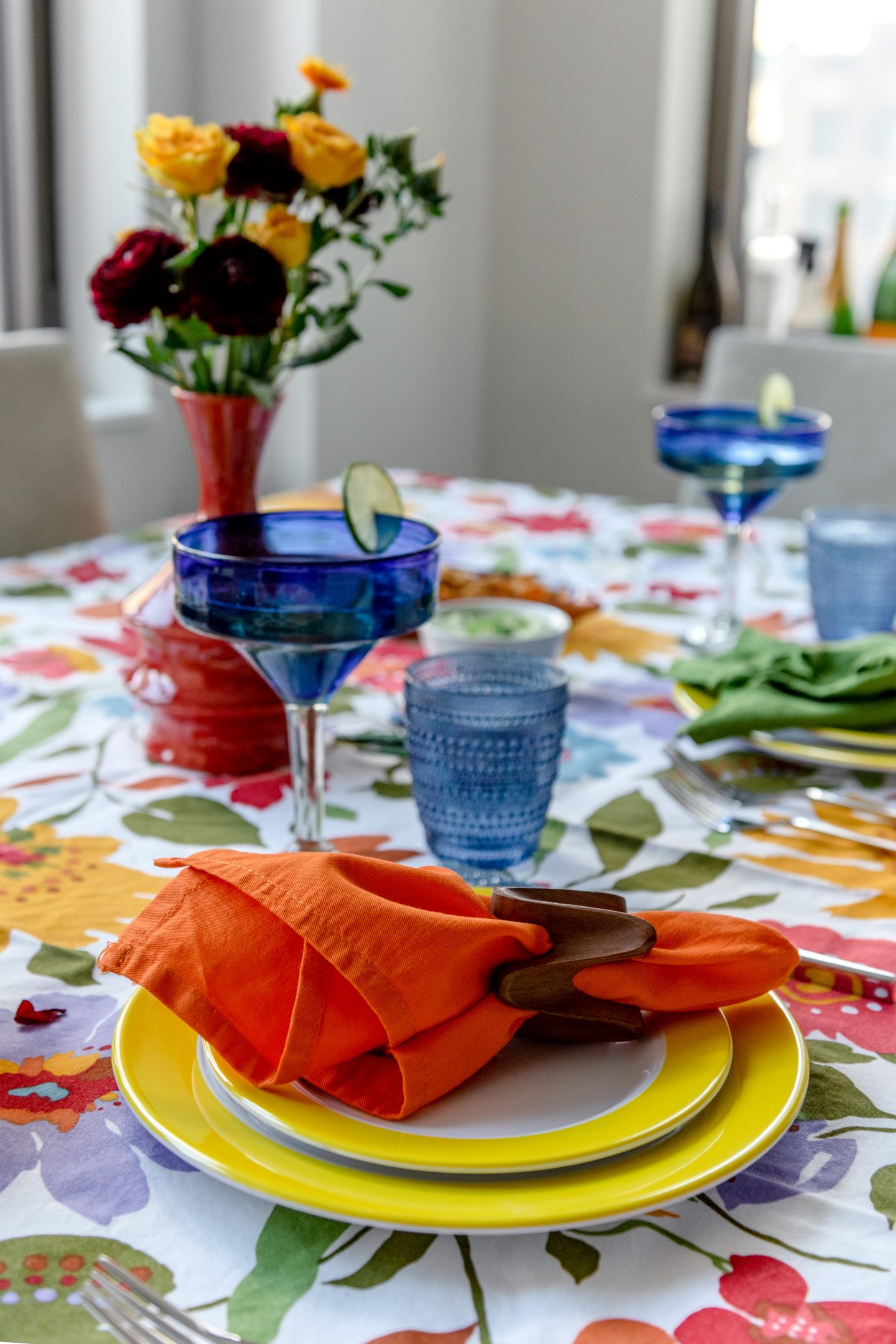 3 of the Best Cinco de Mayo Food Ideas Cinco de Mayo Food Ideas. Cinco de Mayo tablescape. Cinco de Mayo flowers.