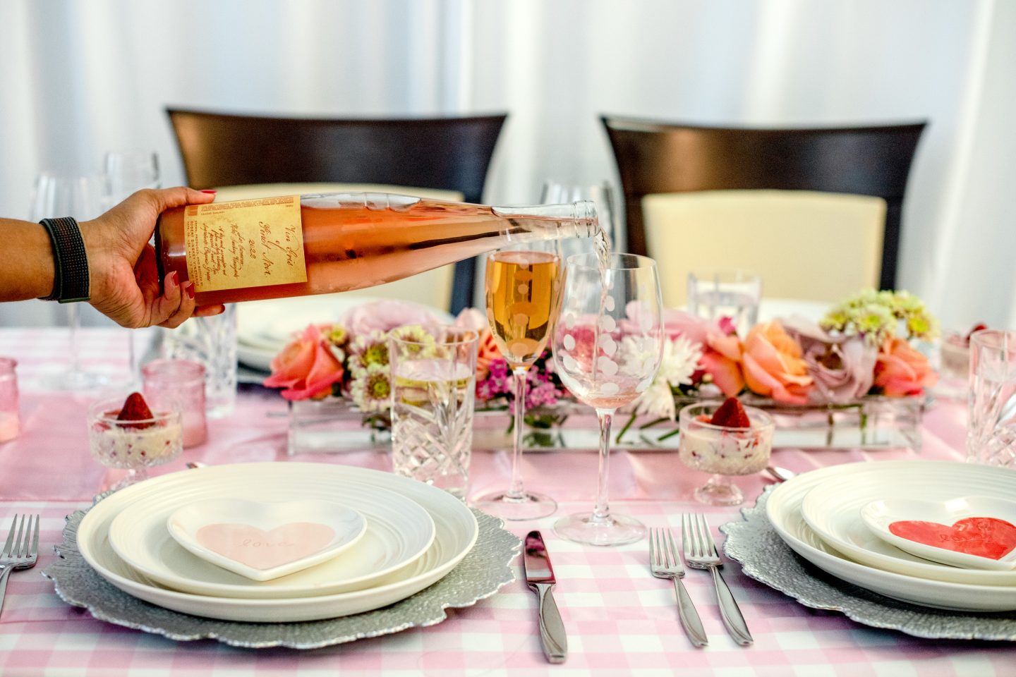 7 Best Ideas for Dinner on Mother's Day: Beautiful Tablescape and Delicious Recipes Dinner on Mother's Day. Mother's Day ideas. Mother's Day Tablescape. Robert Sinskey Rosé.Lodi Wine Sparkling Rosé by Savage Cellars.