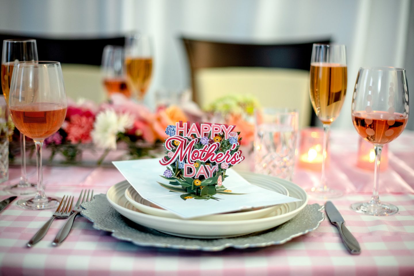 7 Best Ideas for Dinner on Mother's Day: Beautiful Tablescape and Delicious Recipes Dinner on Mother's Day. Mother's Day ideas. Mother's Day Tablescape. Robert Sinskey Rosé. Lovepop Mother's Day Card. Lodi Wine Sparkling Rosé by Savage Cellars