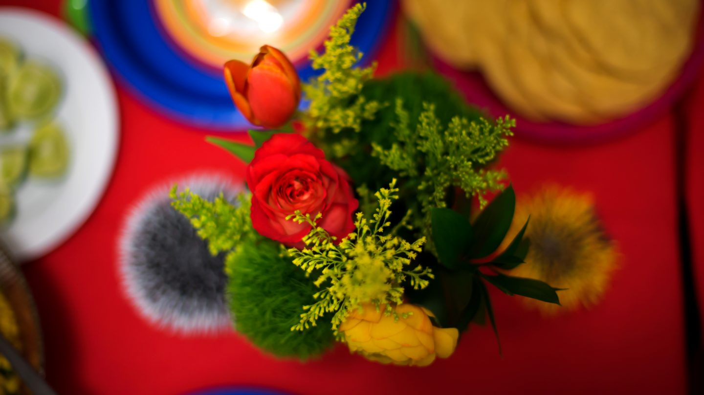 Cinco de Mayo Party Ideas. Cinco de Mayo Tablescape. Cinco de Mayo Dinner Party. Cinco de Mayo flowers. 