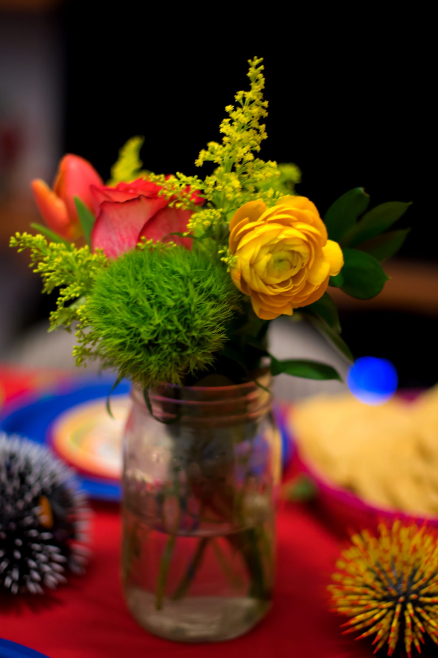 Cinco de Mayo Party Ideas. Cinco de Mayo Tablescape. Cinco de Mayo Dinner Party. Cinco de Mayo flowers. 