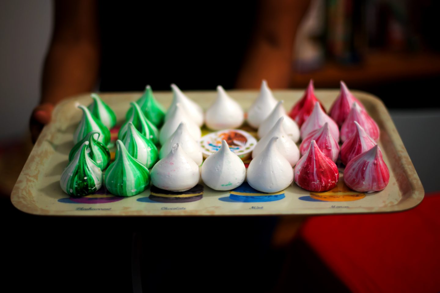Cinco de Mayo Party Ideas. Cinco de Mayo Tablescape. Cinco de Mayo Dinner Party. Cinco de Mayo Dessert Ideas. Meringue Mexican Flag. 