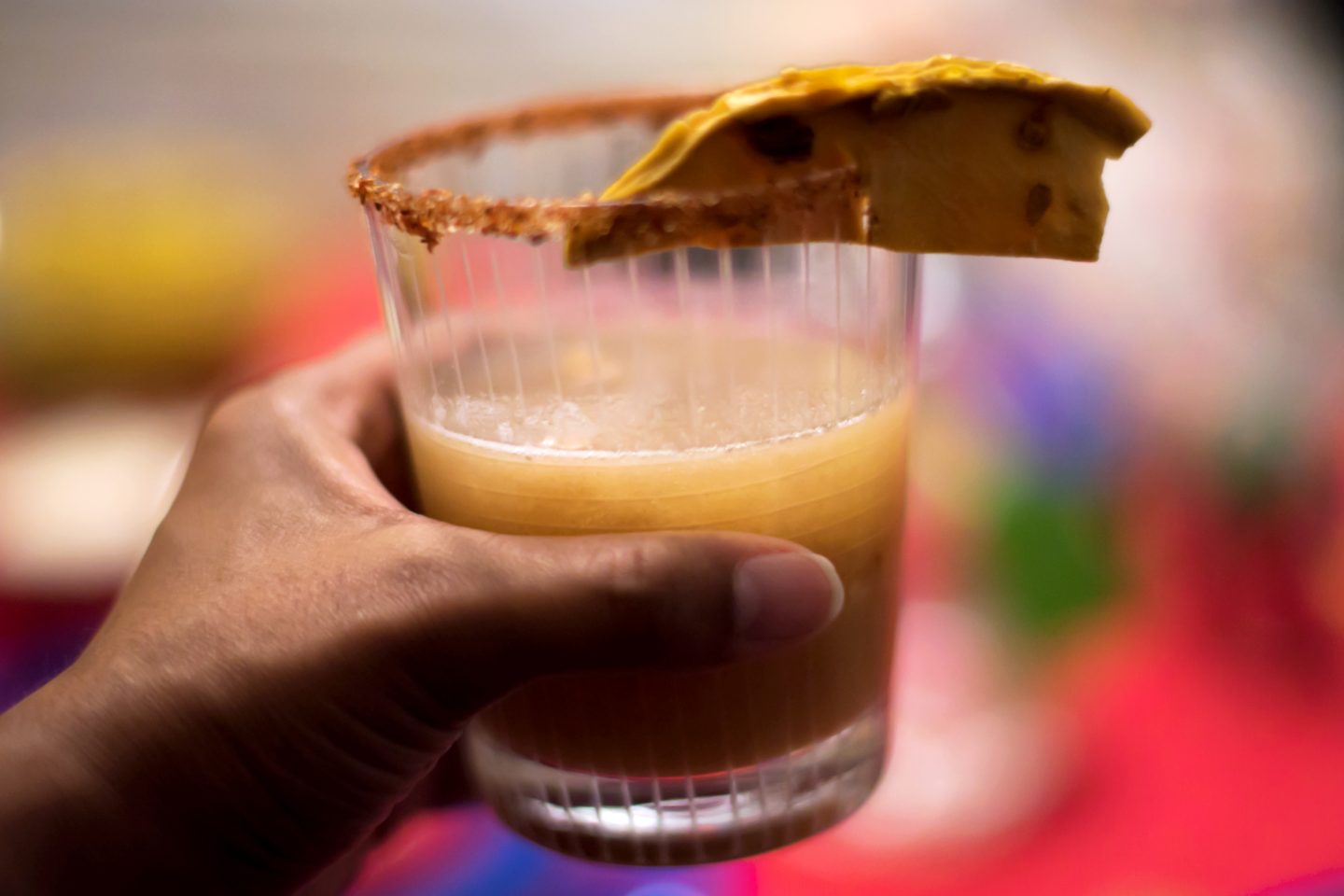 Cinco de Mayo Party Ideas. Cinco de Mayo Tablescape. Cinco de Mayo Dinner Party. Passion fruit margaritas. 