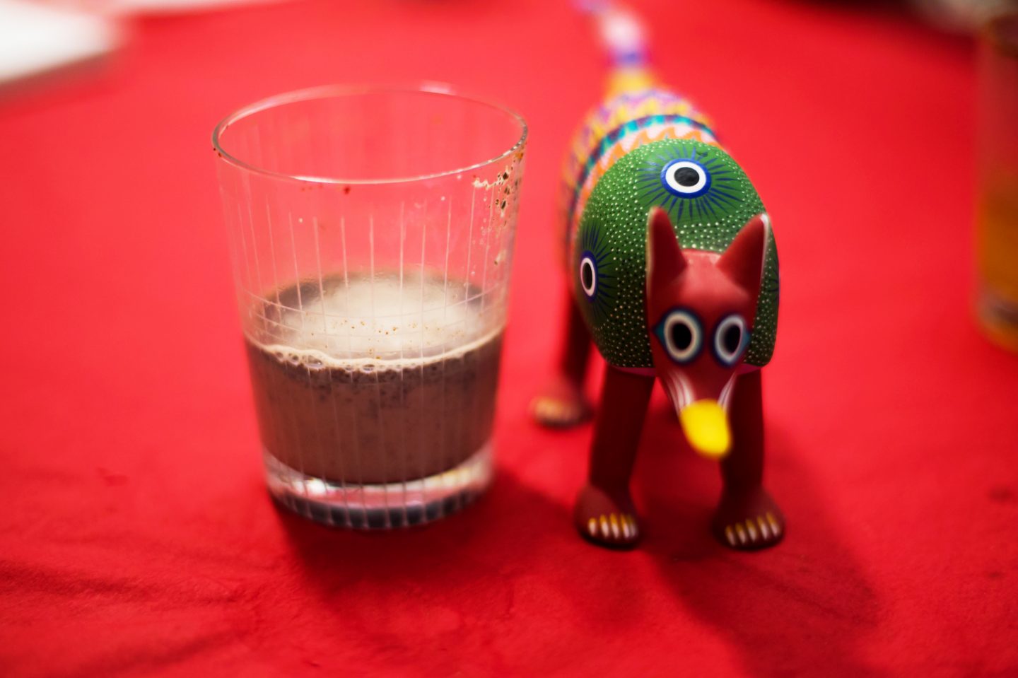 Cinco de Mayo Party Ideas. Cinco de Mayo Tablescape. Cinco de Mayo Dinner Party. Passion fruit margaritas. Alebrijes.