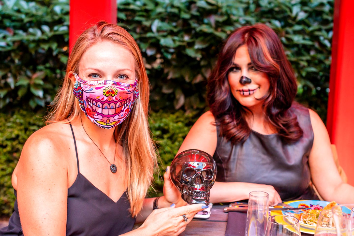 10 Ideas for a Beautiful Dia De Los Muertos Party Dia de los Muertos mask. Dia de los Muertos makeup.