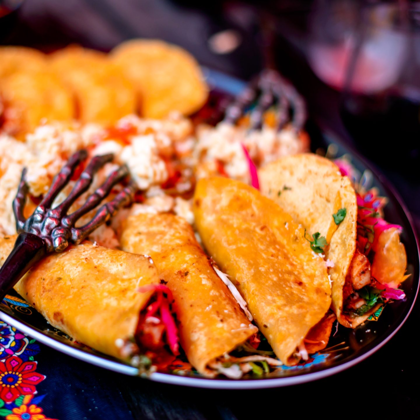 10 Ideas for a Beautiful Dia De Los Muertos Party Mexicue tacos.