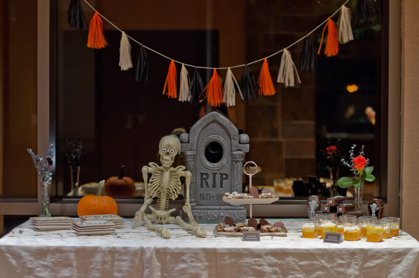 Halloween dinner party. Halloween menu. Halloween food ideas. Halloween dessert table.