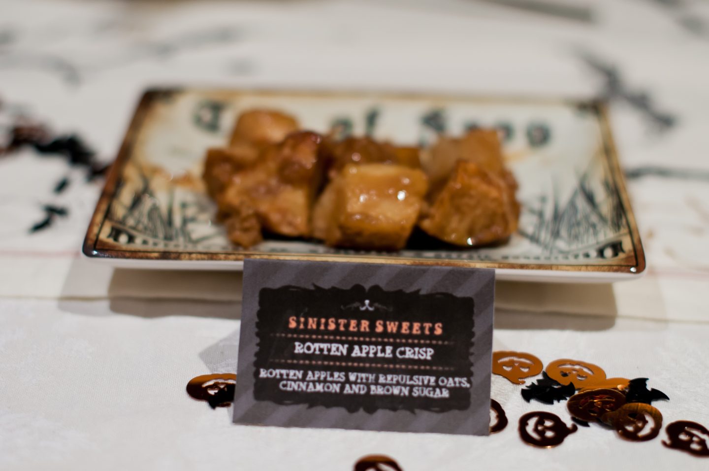 Halloween dinner party. Halloween menu. Halloween food ideas. Halloween dessert table. Rotten apple crisp. 