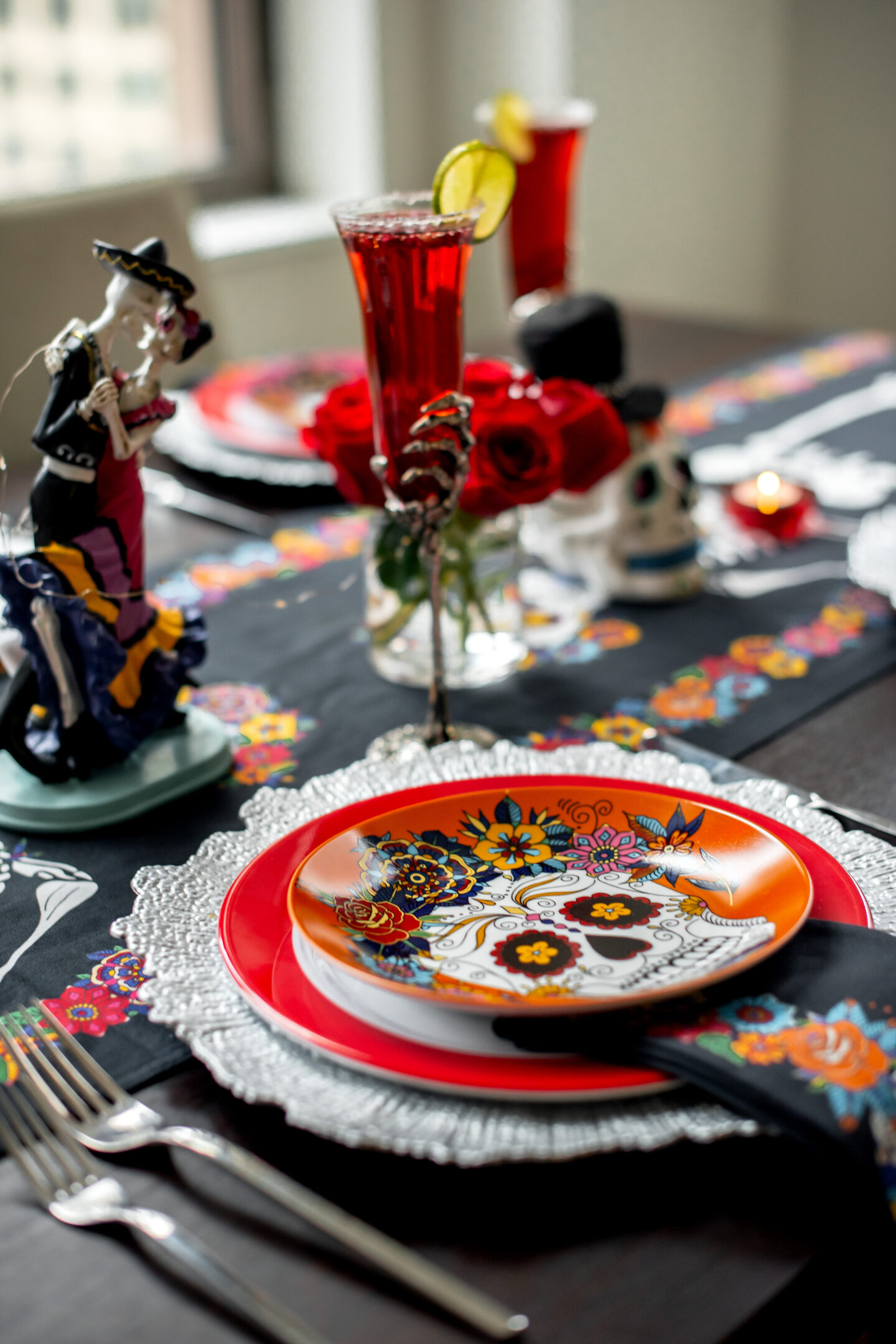 Day of the Dead Party Ideas. Dia de los Muertos. Day of the Dead Party Tablescape. Day of the Dead Tablescape. 