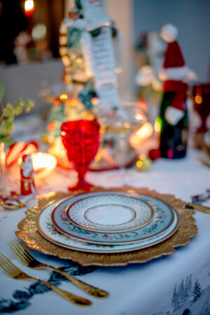 13 Stunning Fitz and Floyd Christmas Tablescape Ideas