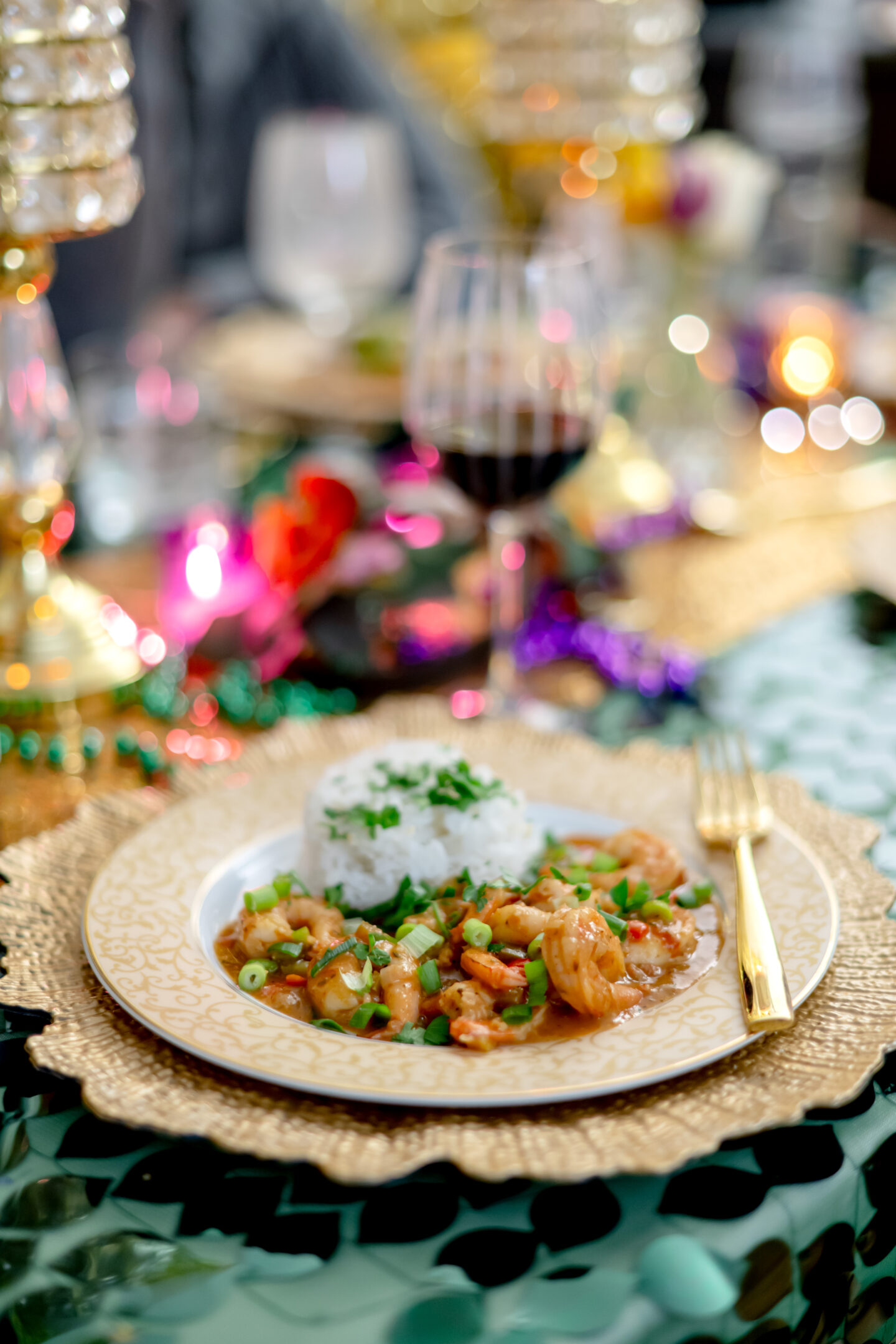 Mardi Gras Party Ideas. Mardi Gras Tablescape. Shrimp Étouffée with Rice.