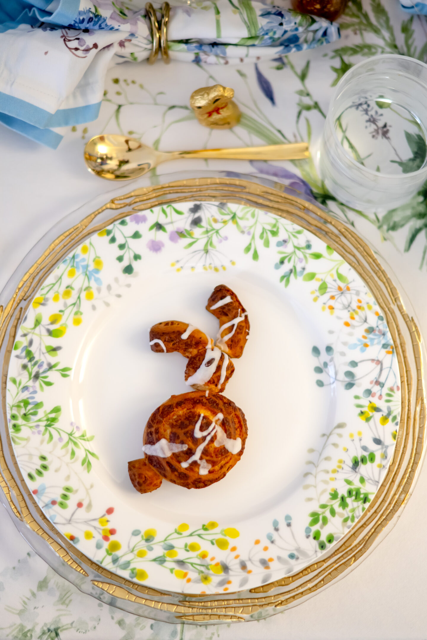 17 Gorgeous Easter Table Ideas with the Mikasa Tivoli Garden Collection Easter Table Ideas. Mikasa Tivoli Garden Collection. Easter Tablescape. Bunny Cinnamon Roll Bunnies.
