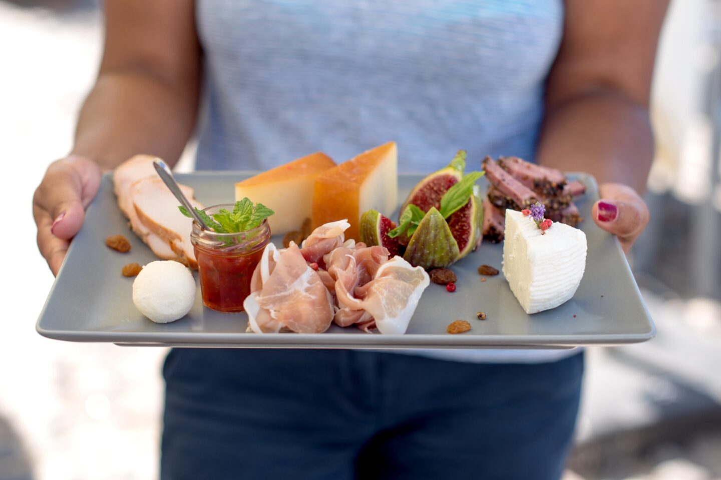 3-Day Santorini Guide: The Best Santorini Resorts, Activities and Food for an Unforgettable Island Adventure. Wine and Cheese. 