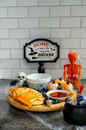 8 Easy Halloween Charcuterie Board Ideas: Elevate Your Brunch with a Ghoulish Brunch Board