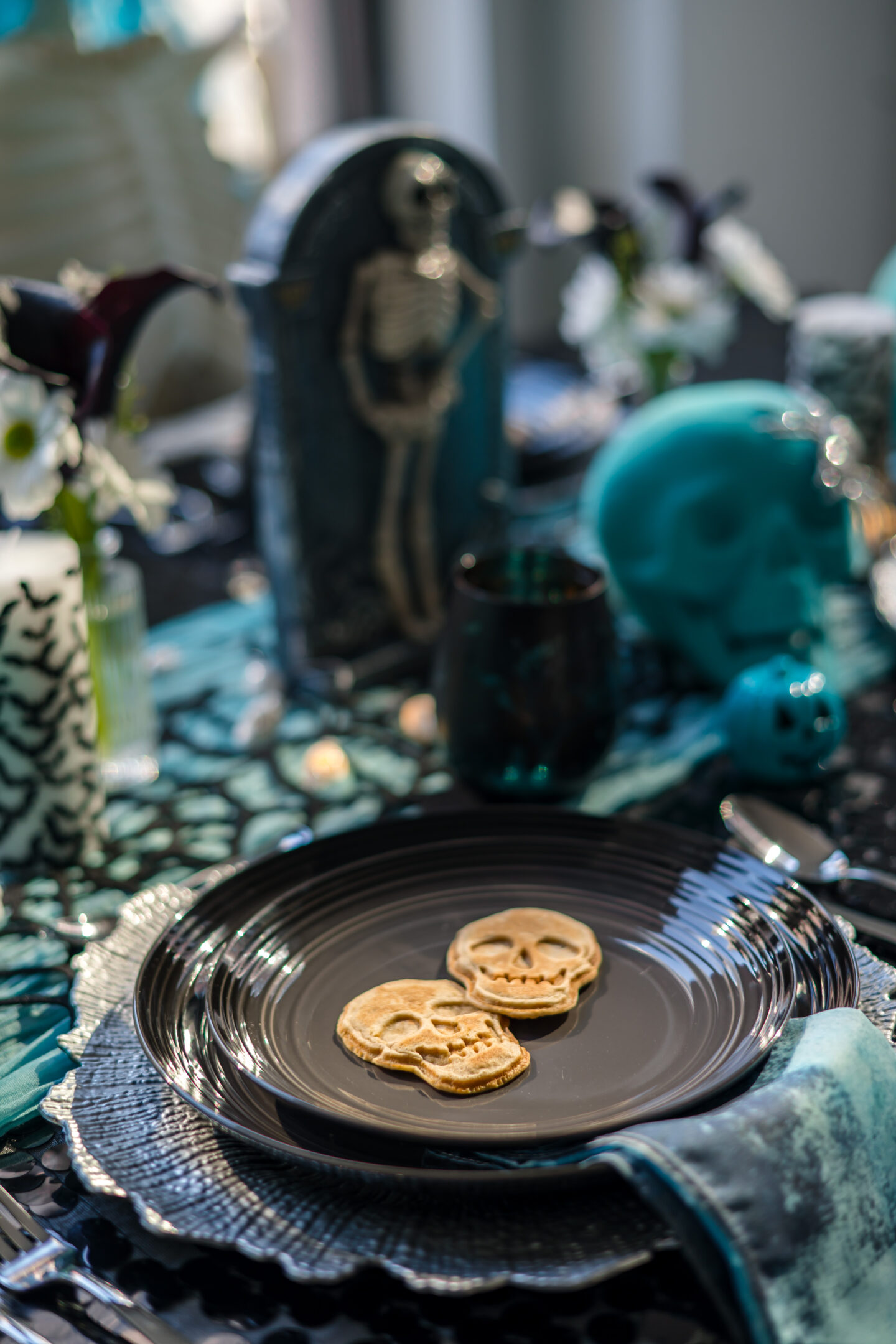 10 Stunning Black and Teal Halloween Party Ideas: Ghoulish Halloween Theme Ideas Teal Halloween Tablescape. Halloween Theme.