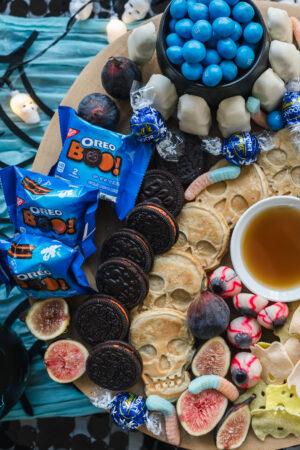 10 Stunning Black and Teal Halloween Party Ideas: Ghoulish Halloween Theme Ideas