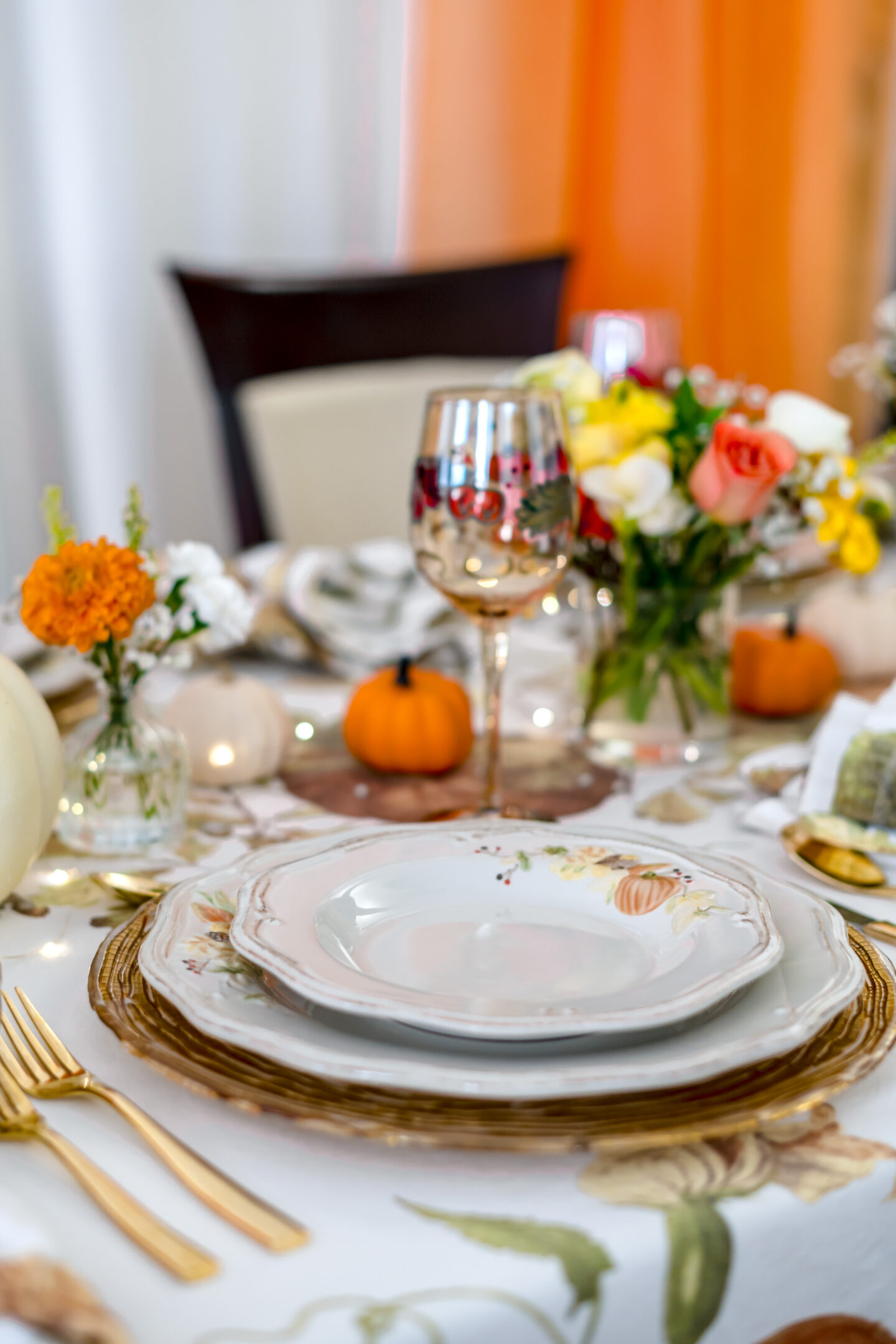 Pumpkin Painting Ideas. Ideas for Thanksgiving Table Decorations.