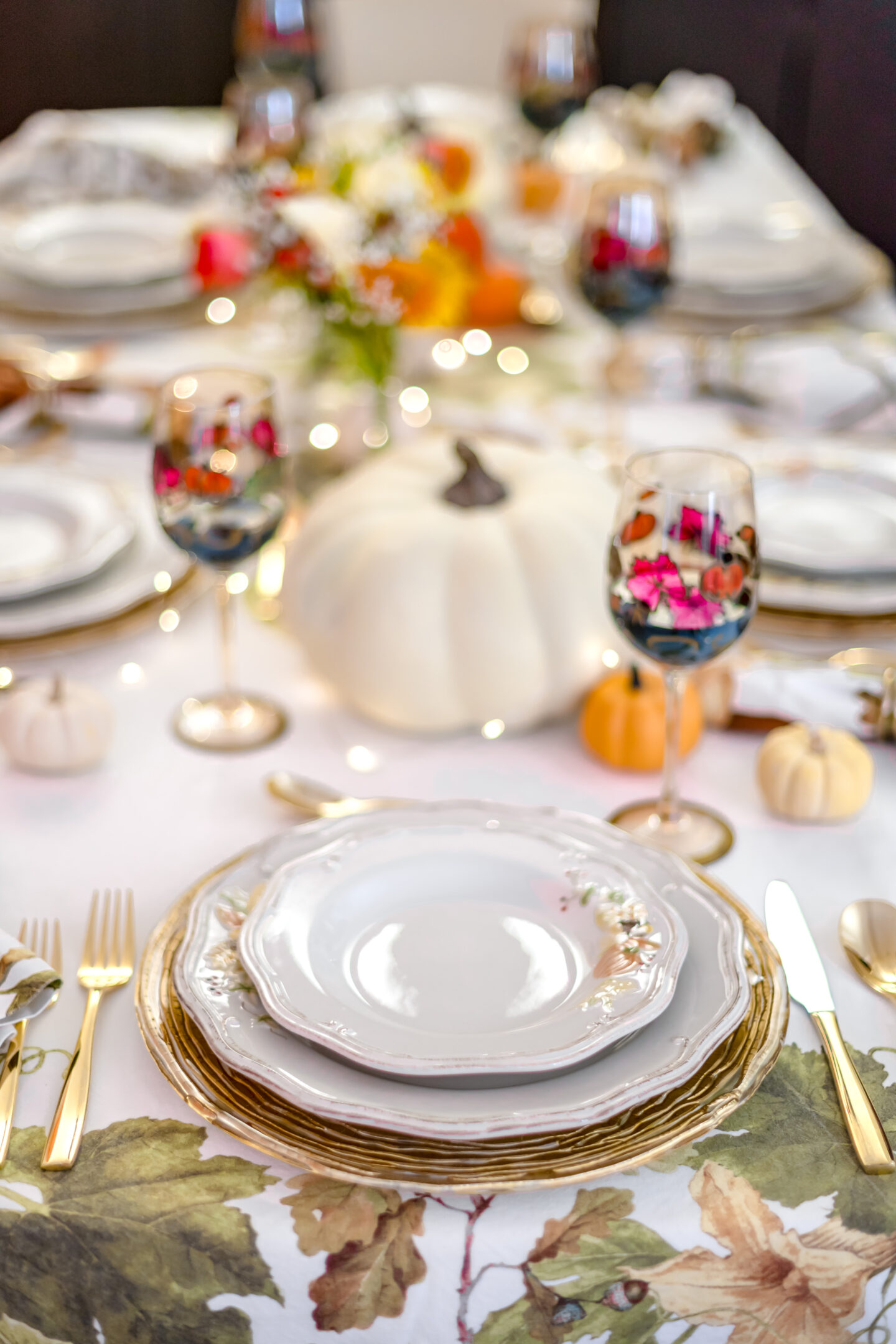 Pumpkin Painting Ideas. Ideas for Thanksgiving Table Decorations.