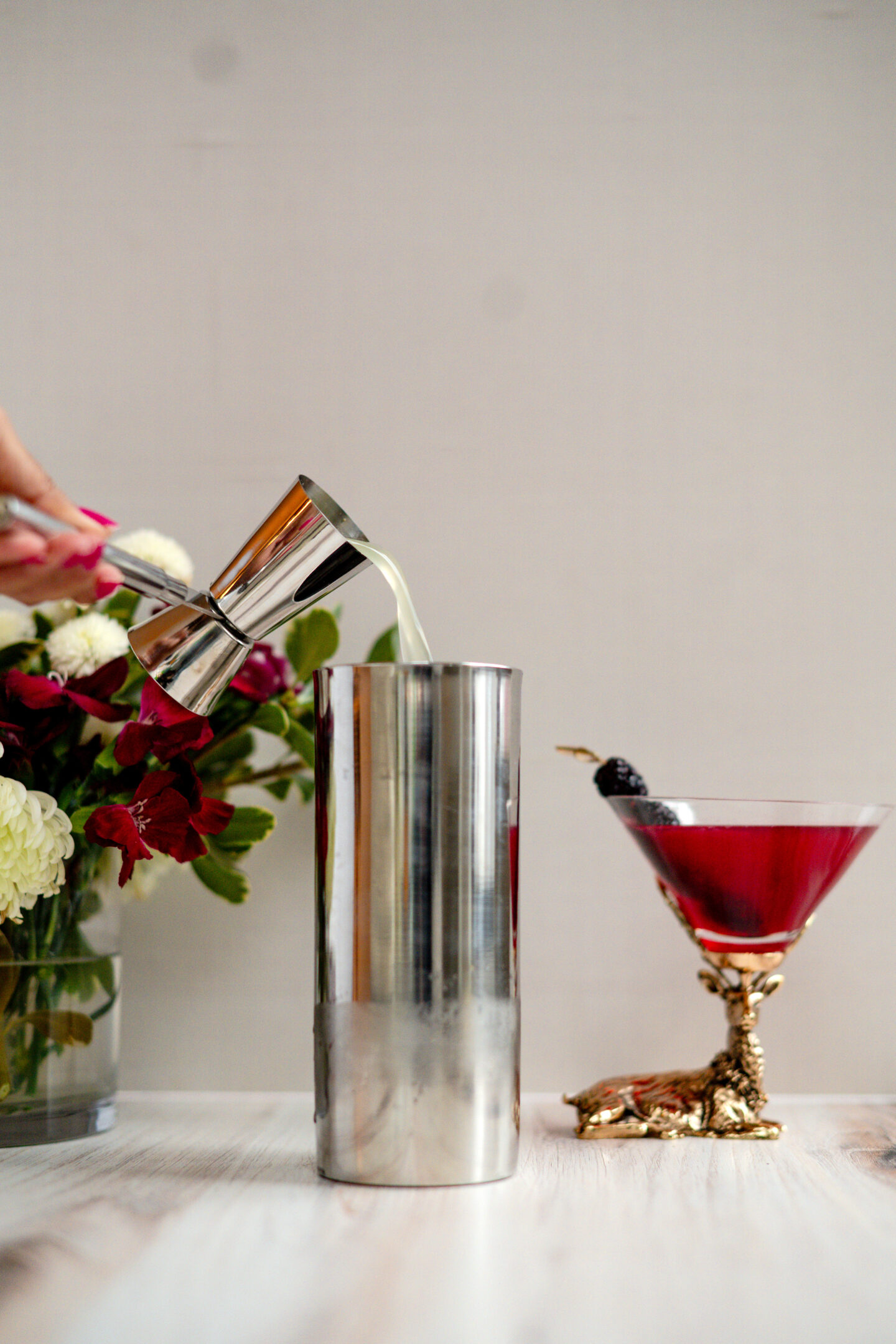 Stags & the City: Bold 5-Ingredient Blackberry Martini Recipe You Need Après-Ski Blackberry Martini Recipe