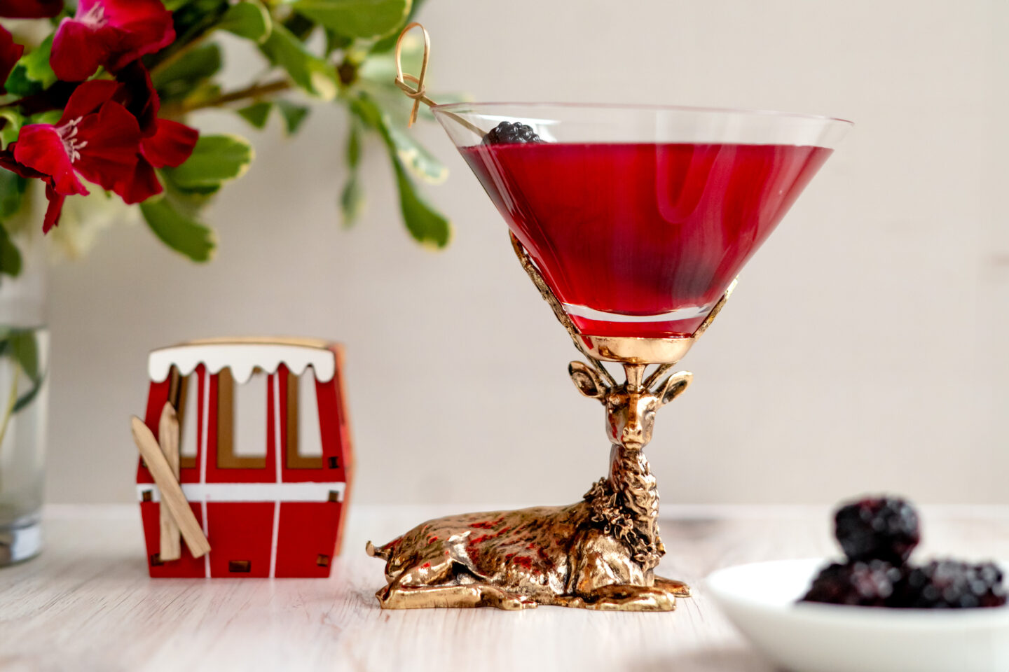 Stags & the City: Bold 5-Ingredient Blackberry Martini Recipe You Need Après-Ski Blackberry Martini Recipe