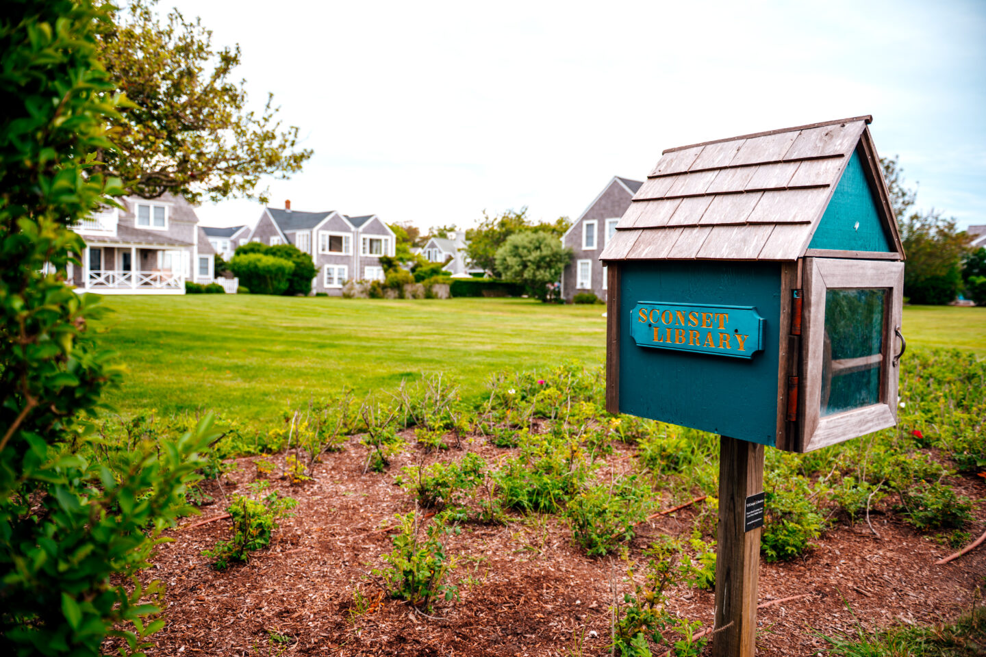 NANTUCKET TRAVEL GUIDE: SCONSET LIBRARY