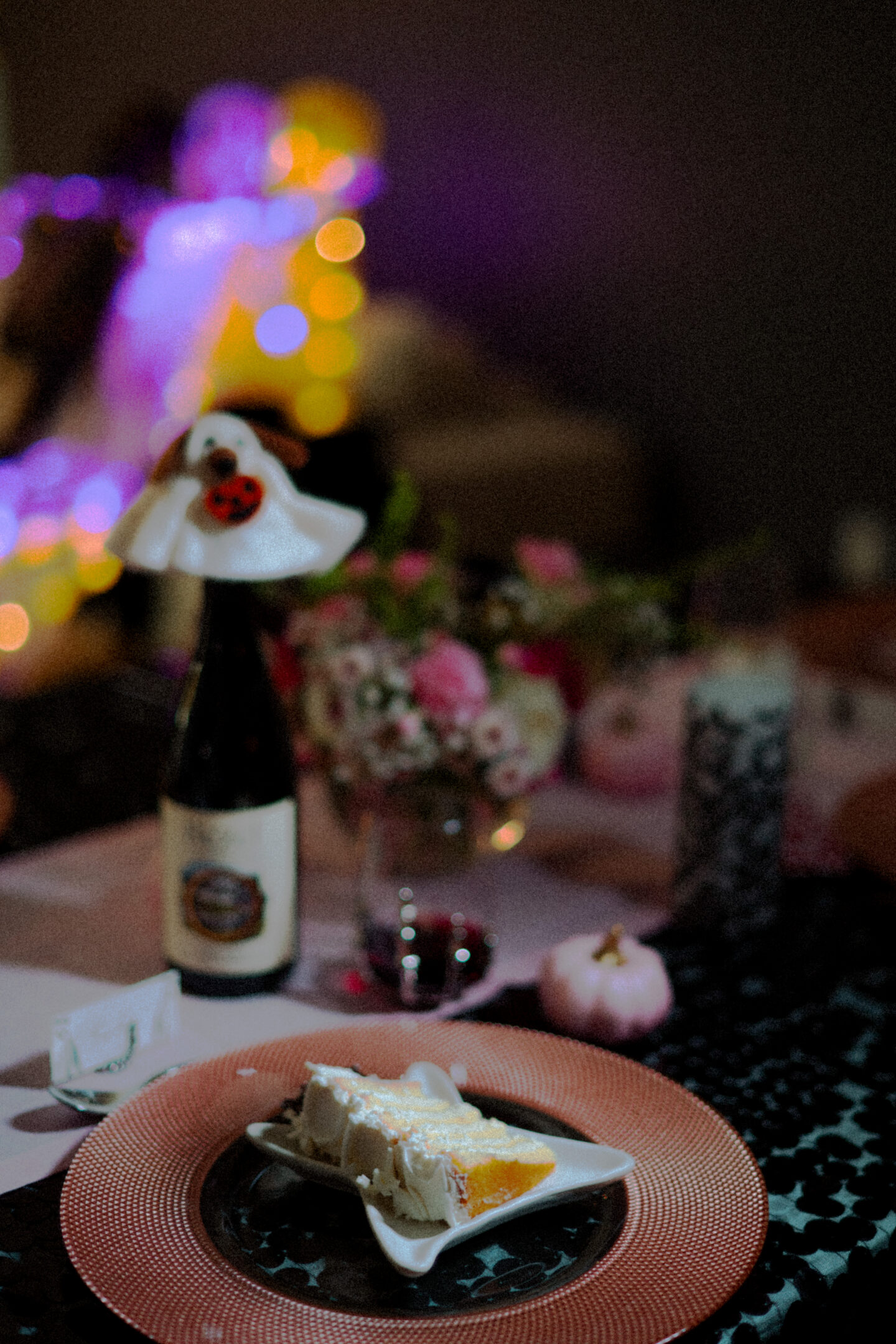 Halloween Dinner Ideas: Vanilla Scream Cake. Adult Halloween Party Menu. 