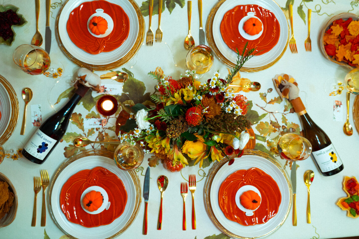 Friendsgiving food and table